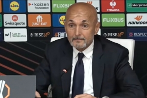 孔塞桑下场时对谁发脾气？斯帕莱蒂：他最好是对自己的表现生气